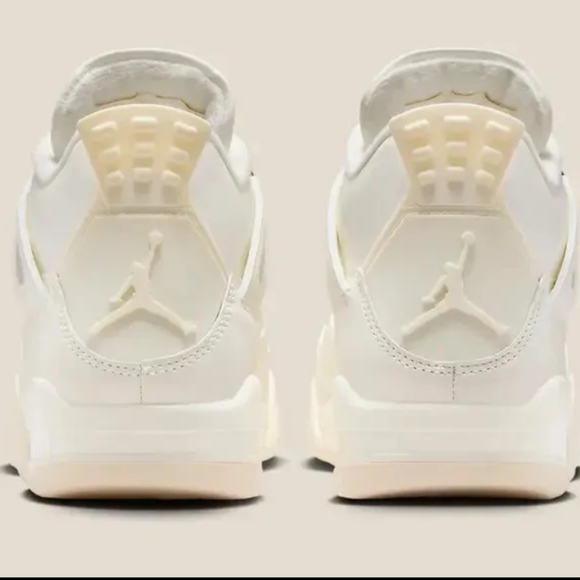 SOLD: Jordan 4 White/Metallic Gold Size 12 Wmn's/ 10.5 Men's IN HAND SHIP ASAP!! - Picture 14 of 16